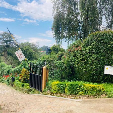 Yes Hostel Fort Portal Exterior photo